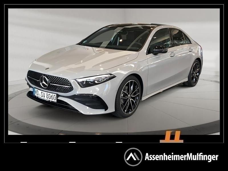 Grau Gebraucht 2025 Mercedes A200 AMG Limousine | 36.859 € (Teuer) - Bild 1/4