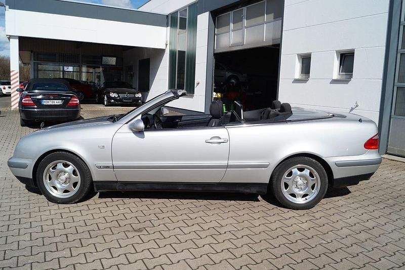 Gebraucht Mercedes CLK200 Elegance 136 PS (100 kW) 1999 Silber Cabrio