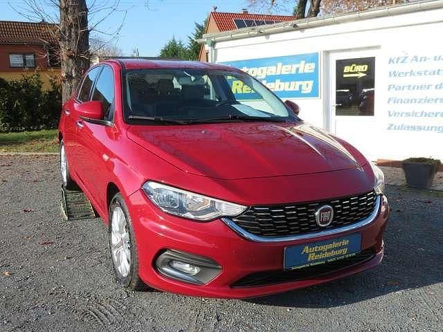 Gebraucht Fiat Tipo Lounge 95 PS (69 kW) 2017 Rot Limousine