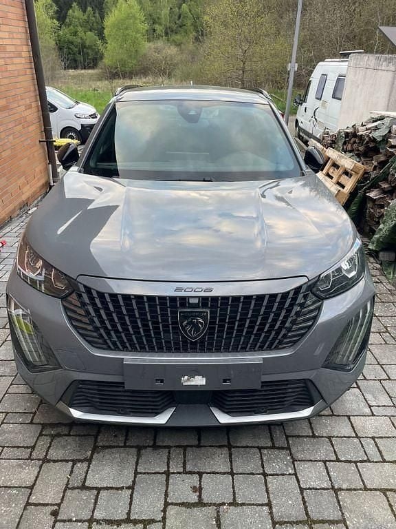 Grau Gebraucht 2024 Peugeot 2008 GT SUV | 24.000 € (Fairer Preis) - Bild 1/4