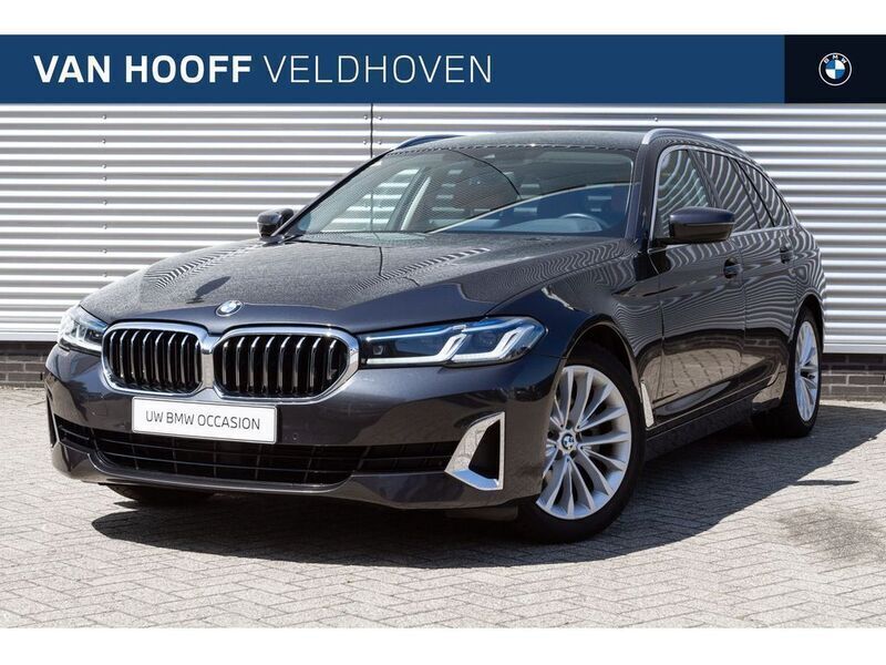 Grau Gebraucht 2022 BMW 520 Executive Kombi | 32.984 € (Teuer) - Bild 1/4