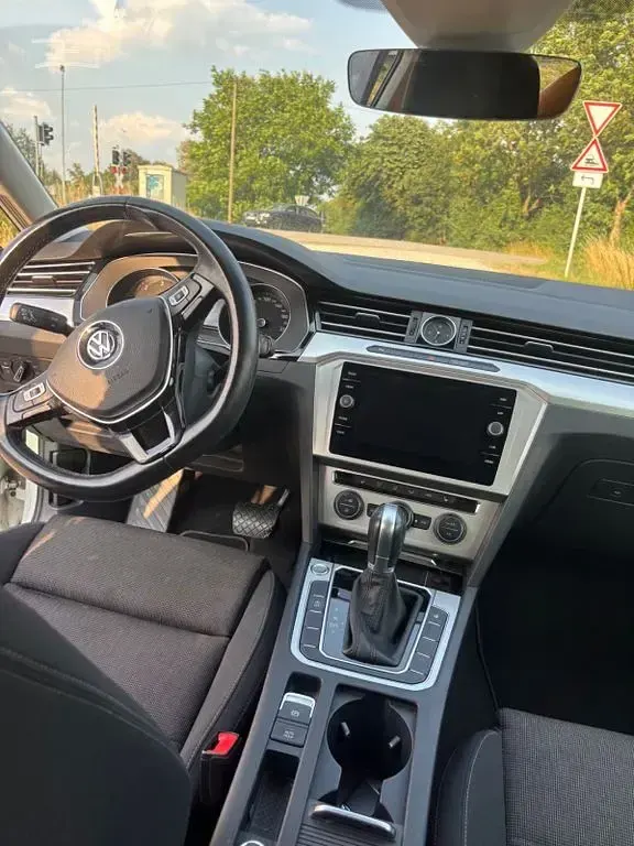 Gebraucht VW Passat 120 PS (88 kW) 2019 Weiß Kombi