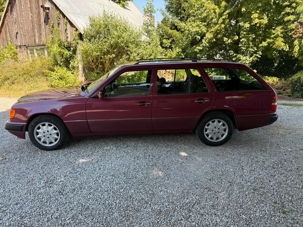 Gebraucht Mercedes 230 132 PS (97 kW) 1990 Rot Kombi