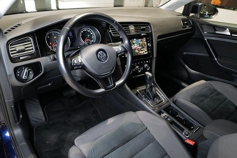 Gebraucht VW Golf VII Highline 150 PS (110 kW) 2019 Blau Kombi