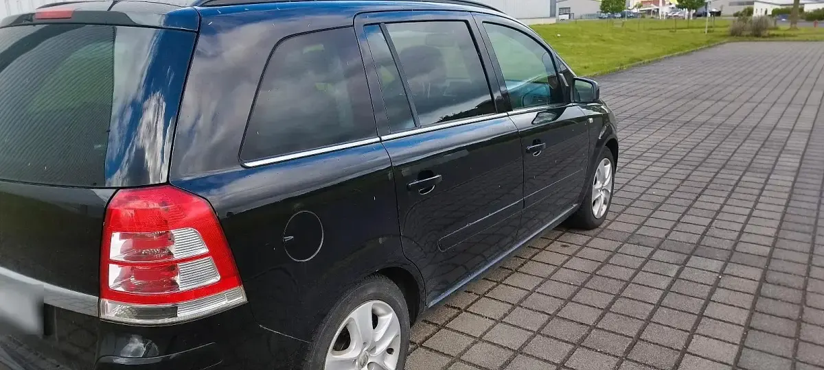 Gebraucht Opel Zafira 140 PS (102 kW) 2011 Schwarz Van / Kleinbus