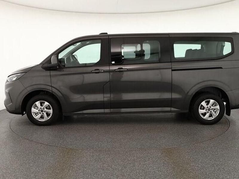 Gebraucht Ford Tourneo 136 PS (100 kW) 2025 Magneticgraumet. Van / Kleinbus