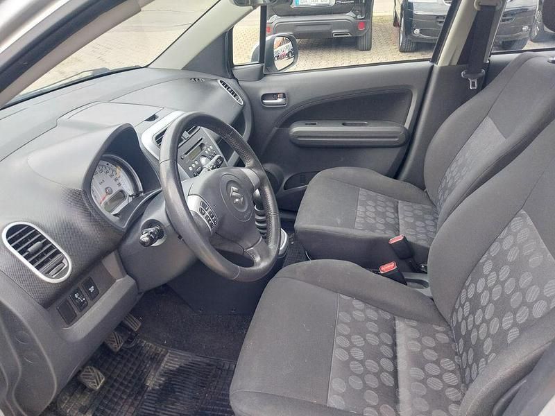 Gebraucht Suzuki Splash Comfort 65 PS (47 kW) 2010 Silber Kleinwagen