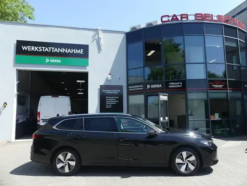 Gebraucht VW Passat IQ Drive 150 PS (110 kW) 2024 Grenadillschwarz met (metallic) Kombi