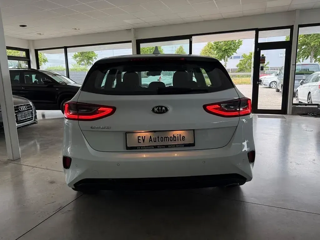 Usado Kia Ceed Vision 140 CV (102 kW) 2021 Blanco Utilitario