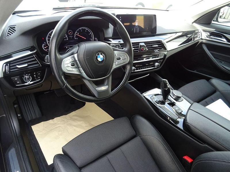 Gebraucht BMW 530 Sport Line 265 PS (194 kW) 2018 Sophistograu brillanteffekt me Kombi