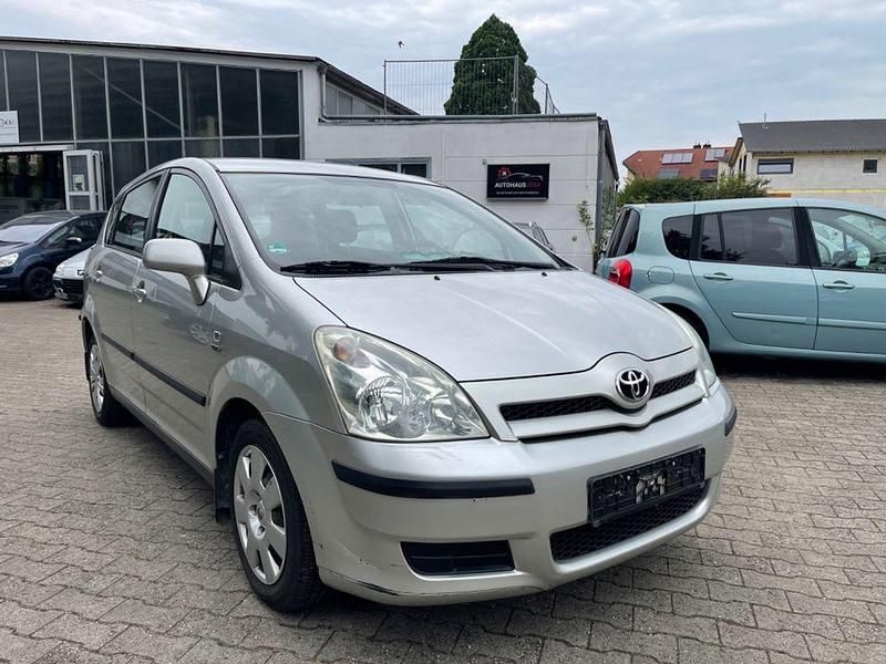 Silber Gebraucht 2005 Toyota Corolla Verso Luna Van / Kleinbus | 2.250 € (Superpreis) - Bild 1/4
