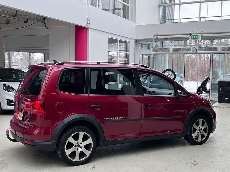 Gebraucht VW Touran Cross 140 PS (102 kW) 2012 Rot Van / Kleinbus