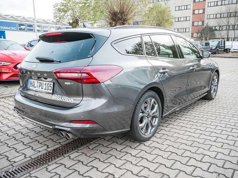 Gebraucht Ford Focus ST-Line 155 PS (114 kW) 2023 Grau / magnetic grau Kombi