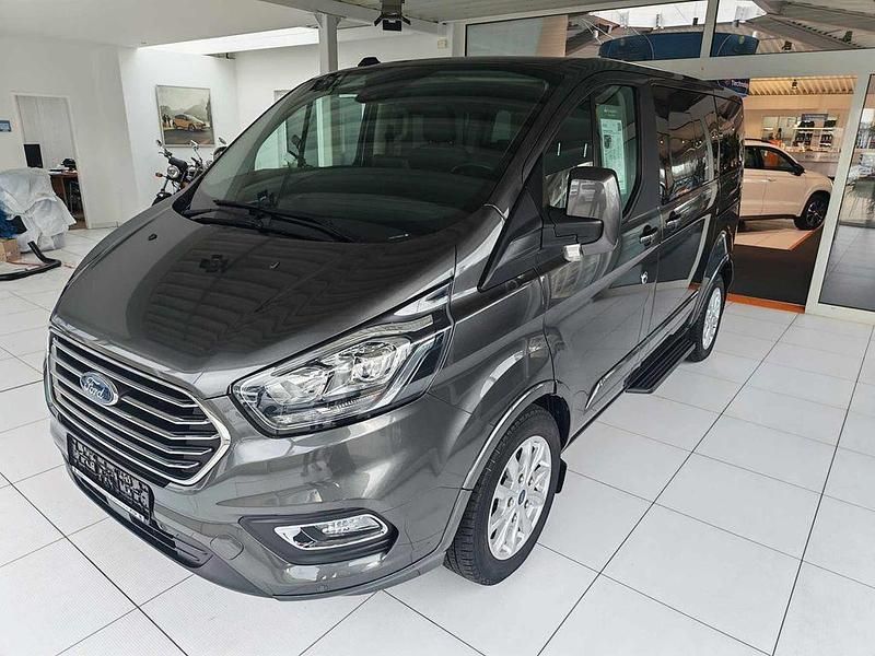 Magneticgrau (metallic) Gebraucht 2021 Ford Tourneo Titanium Van / Kleinbus | 33.980 € (Fairer Preis) - Bild 1/4