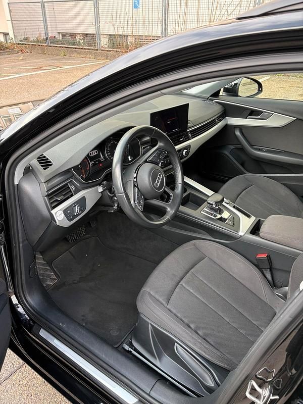 Gebraucht Audi A4 136 PS (100 kW) 2020 Schwarz Kombi