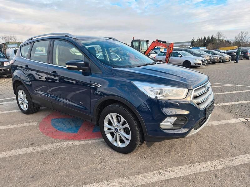Blau Gebraucht 2018 Ford Kuga Titanium SUV | 9.800 € (Superpreis) - Bild 1/4
