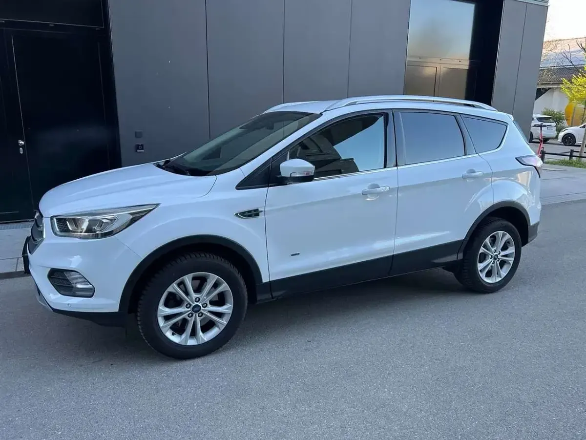 Gebraucht Ford Kuga Titanium 180 PS (132 kW) 2017 Weiß SUV