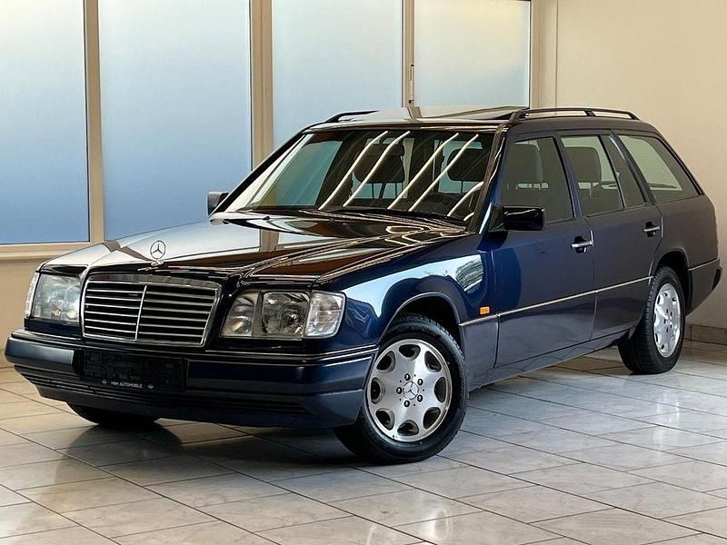 Blau Gebraucht 1995 Mercedes E320 Kombi | 27.900 € - Bild 1/4