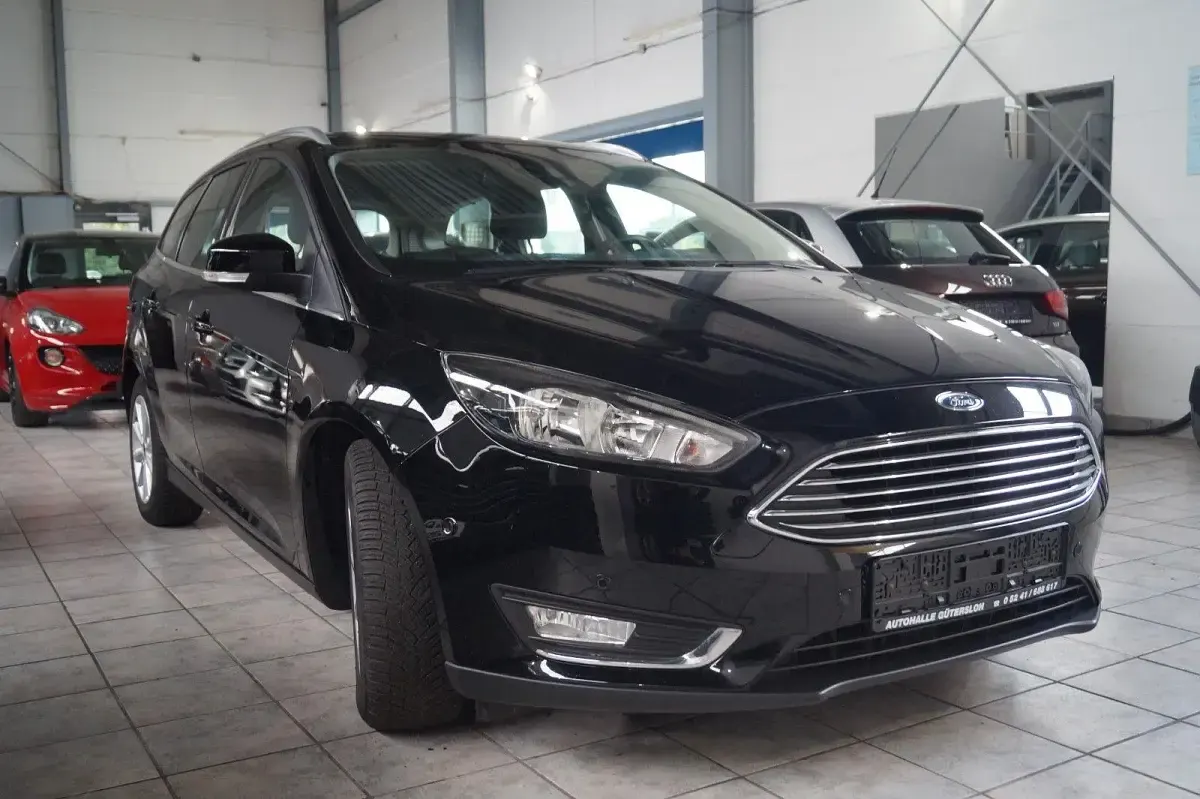 Gebraucht Ford Focus Titanium 125 PS (91 kW) 2017 Schwarz Kombi