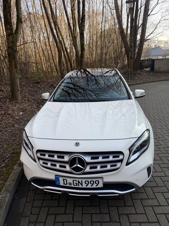 Gebraucht Mercedes GLA180 122 PS (89 kW) 2018 Weiß SUV
