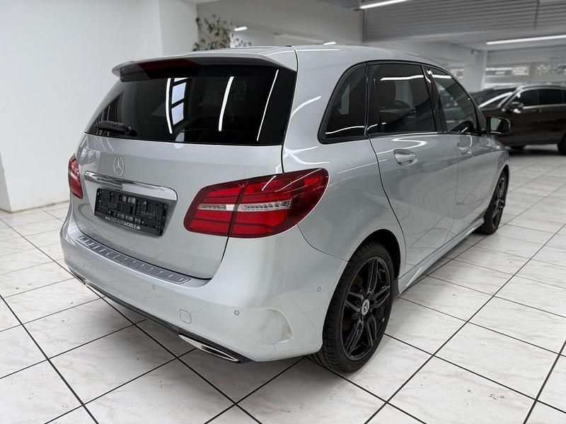 Gebraucht Mercedes B200 AMG line 156 PS (114 kW) 2017 Silber Kleinwagen