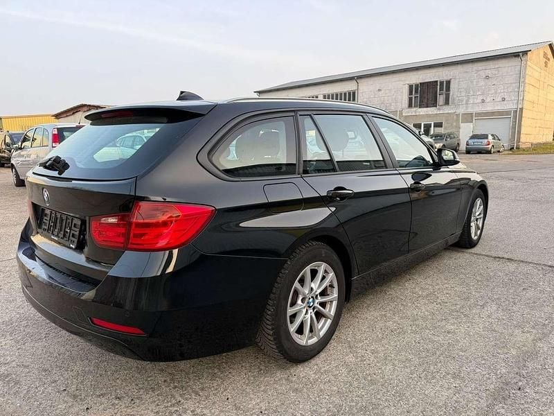 Gebraucht BMW 318 143 PS (105 kW) 2014 Black sapphire metallic Kombi