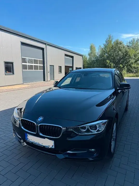 Gebraucht BMW 320 Sport Line 184 PS (135 kW) 2014 Schwarz Limousine