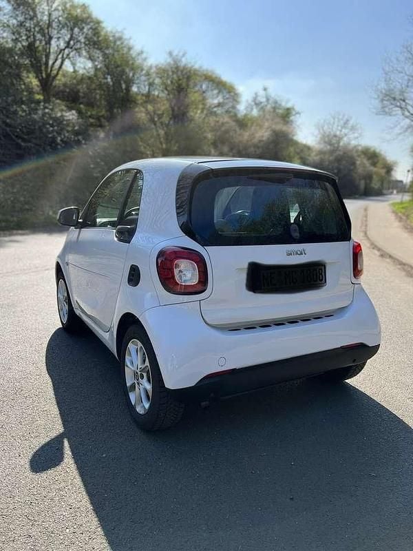 Gebraucht Smart ForTwo Coupé Basis 71 PS (52 kW) 2016 Weiß Kleinwagen