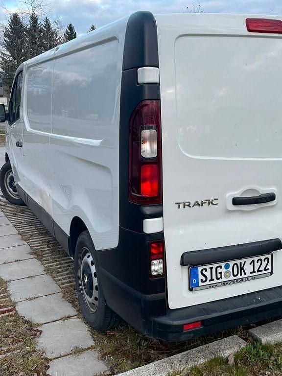 Second-hand Renault Trafic 95 CP (69 kW) 2019 Alb Monovolum