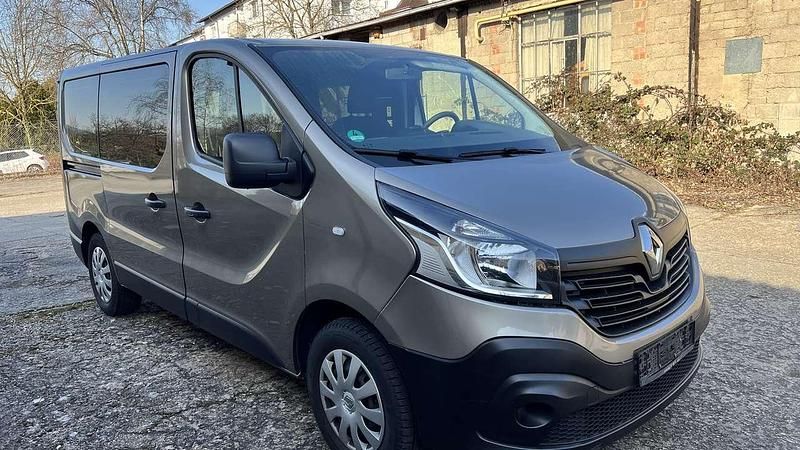 Second-hand Renault Trafic Expression 121 CP (88 kW) 2019 Stone Monovolum