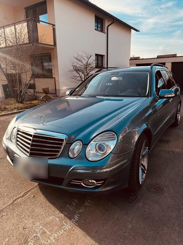 Blau Gebraucht 2007 Mercedes E280 Avantgarde Kombi | 4.190 € (Etwas zu teuer) - Bild 1/4