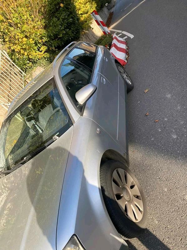 Silber Gebraucht 2002 Audi A4 Kombi | 500 € (Superpreis) - Bild 1/4