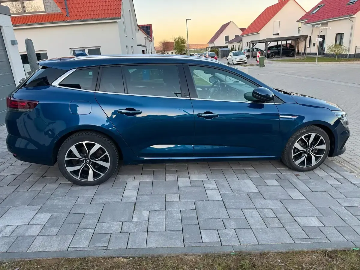Gebraucht Renault Mégane IV Intens 158 PS (116 kW) 2021 Blau Kombi