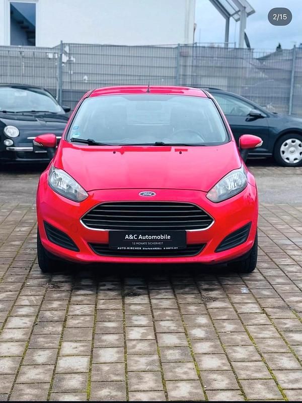 Gebraucht Ford Fiesta 80 PS (58 kW) 2014 Rot Kleinwagen