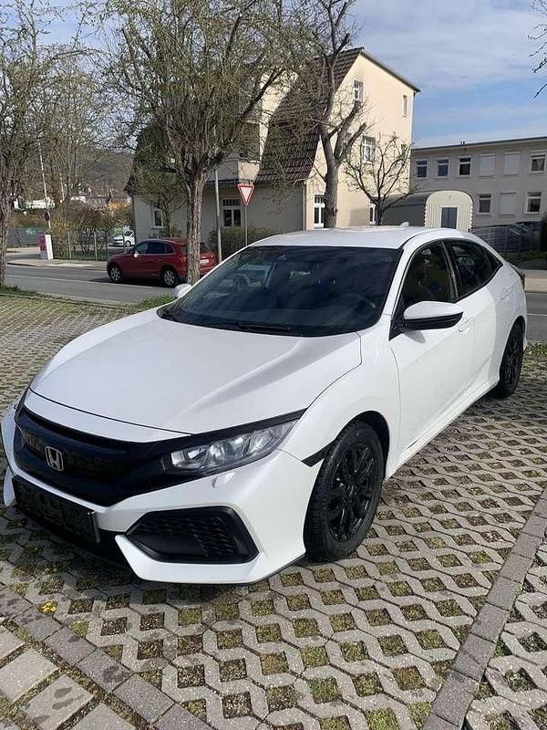 Weiß Gebraucht 2017 Honda Civic Comfort Limousine | 12.800 € (Etwas zu teuer) - Bild 1/4