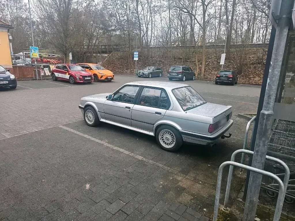 Używany BMW 325 Sport Line 170 KM (125 kW) 1989 Srebrny Sedan/Limuzyna