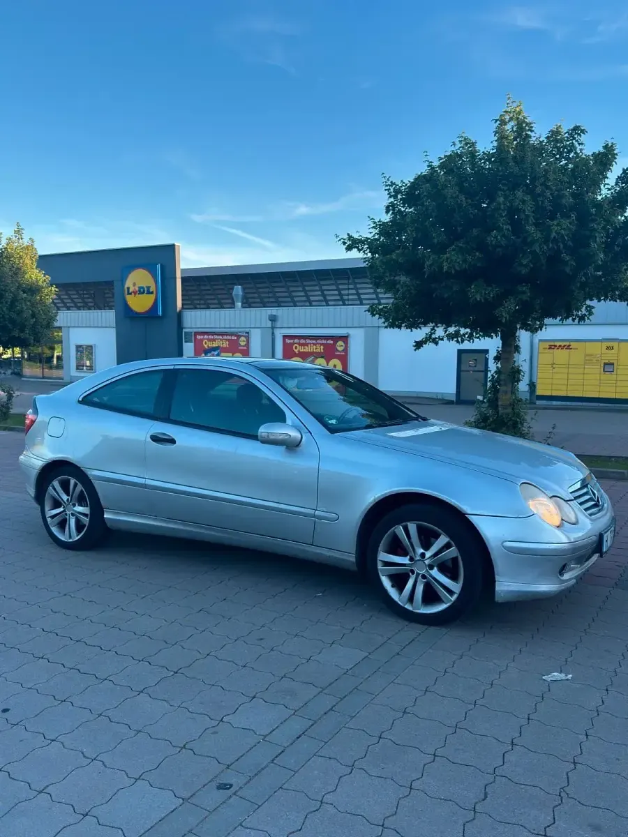 Gebraucht Mercedes C180 143 PS (105 kW) 2002 Silber Coupé