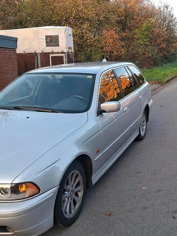 Gebraucht BMW 525 163 PS (119 kW) 2003 Silber Kombi