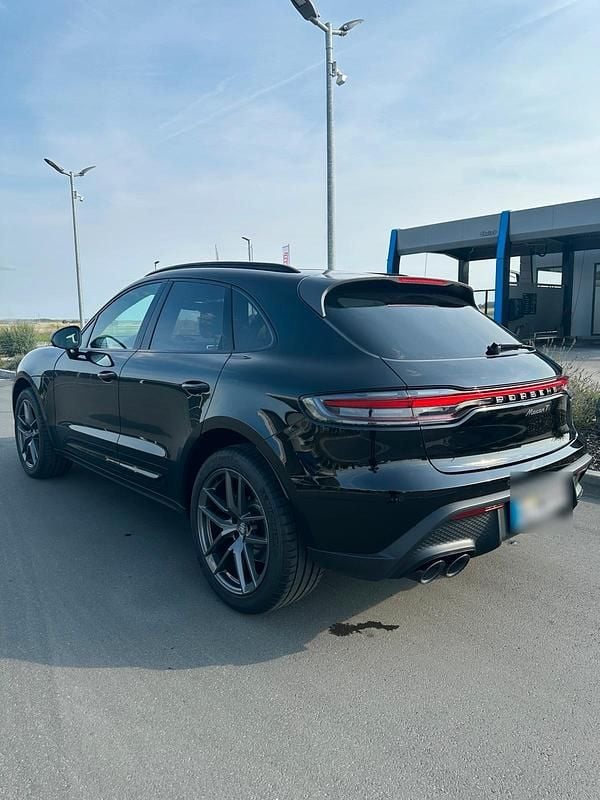 Schwarz Gebraucht 2023 Porsche Macan SUV | 67.900 € (Fairer Preis) - Bild 1/4