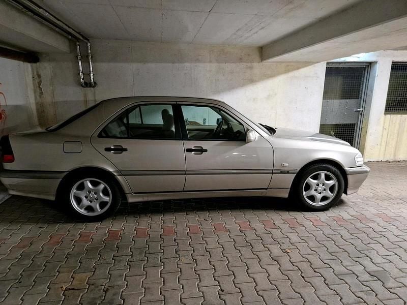 Braun Gebraucht 1998 Mercedes C240 Limousine | 4.600 € - Bild 1/4