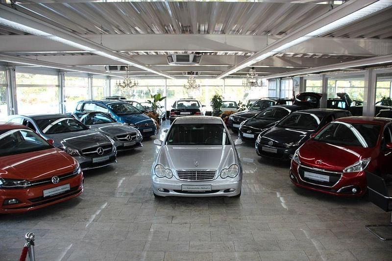 Silber Gebraucht 2001 Mercedes C180 Elegance Limousine | 1.990 € (Fairer Preis) - Bild 1/4