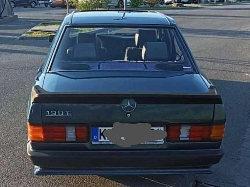 Gebraucht Mercedes 190 122 PS (89 kW) 1984 Limousine