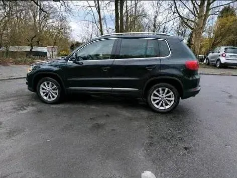 Begagnad VW Tiguan 140 HK (102 kW) 2012 Svart SUV