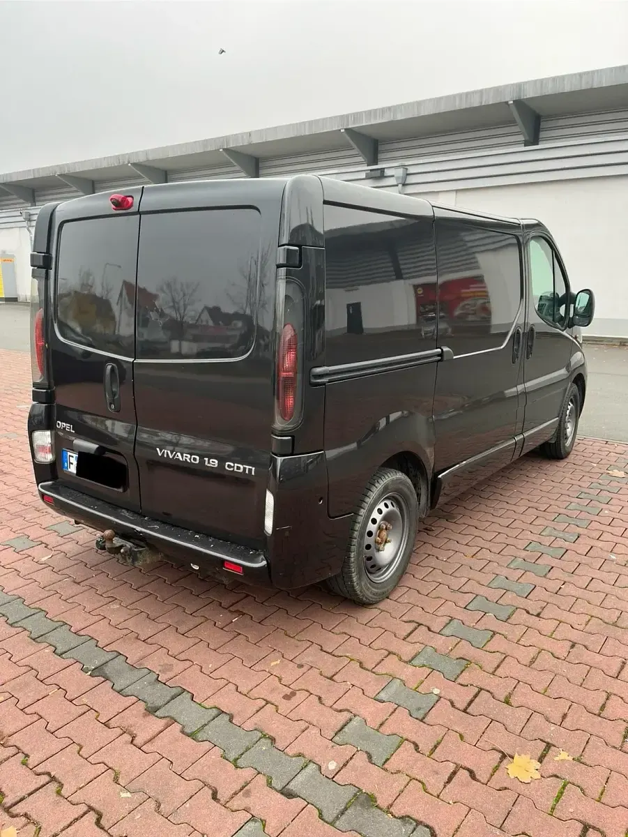 Gebraucht Opel Vivaro 82 PS (60 kW) 2004 Schwarz Van / Kleinbus