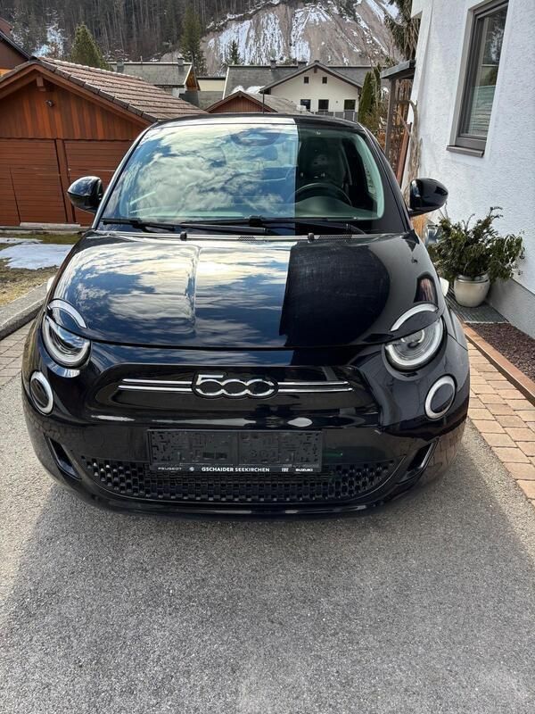 Schwarz Gebraucht 2020 Fiat 500e Icon Kleinwagen | 16.999 € (Etwas zu teuer) - Bild 1/4