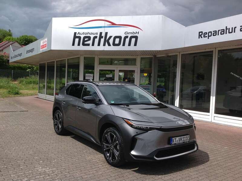Palladiumsilber metallic(1l5) Gebraucht 2022 Toyota bZ4X Comfort SUV | 31.990 € (Guter Preis) - Bild 1/4