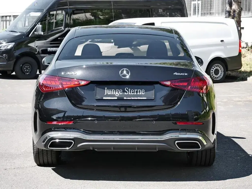 Gebraucht Mercedes C300e AMG 204 PS (150 kW) 2025 Obsidianschwarz metallic Limousine