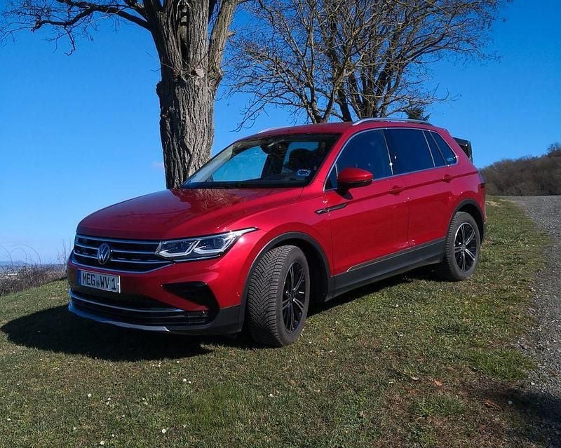 Gebraucht VW Tiguan Elegance 150 PS (110 kW) 2023 Rot SUV