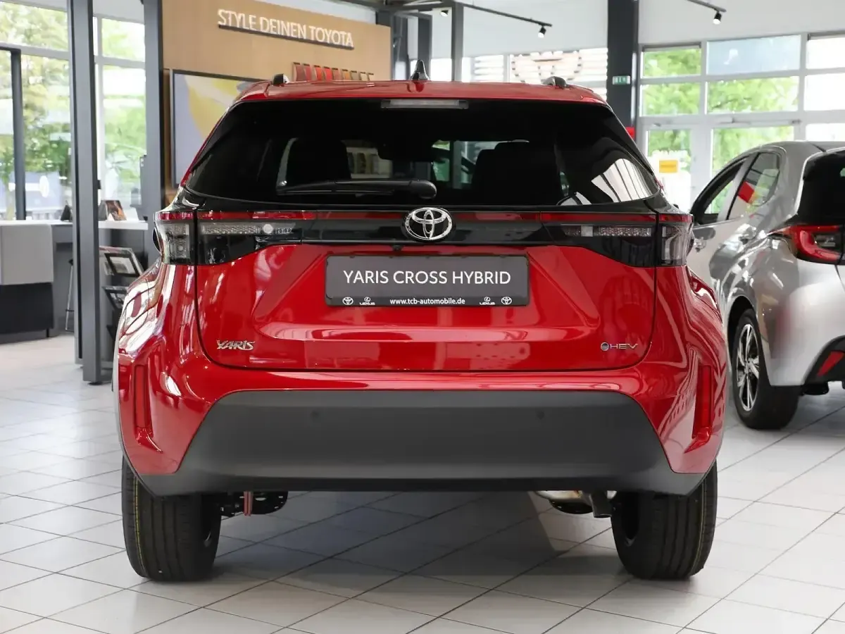 Gebraucht Toyota Yaris Cross 131 PS (96 kW) 2026 Emotional red SUV