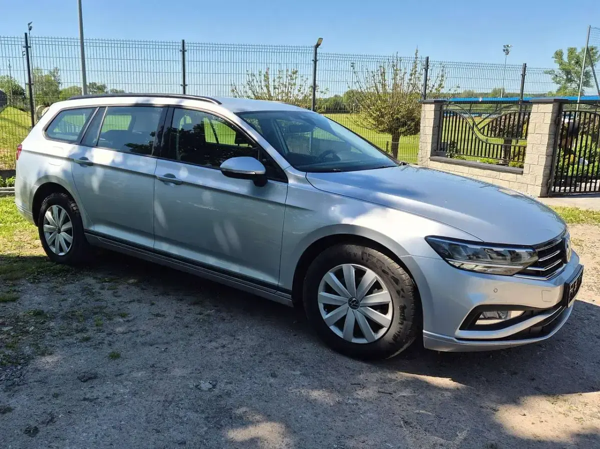 Gebraucht VW Passat 150 PS (110 kW) 2022 Silber Kombi